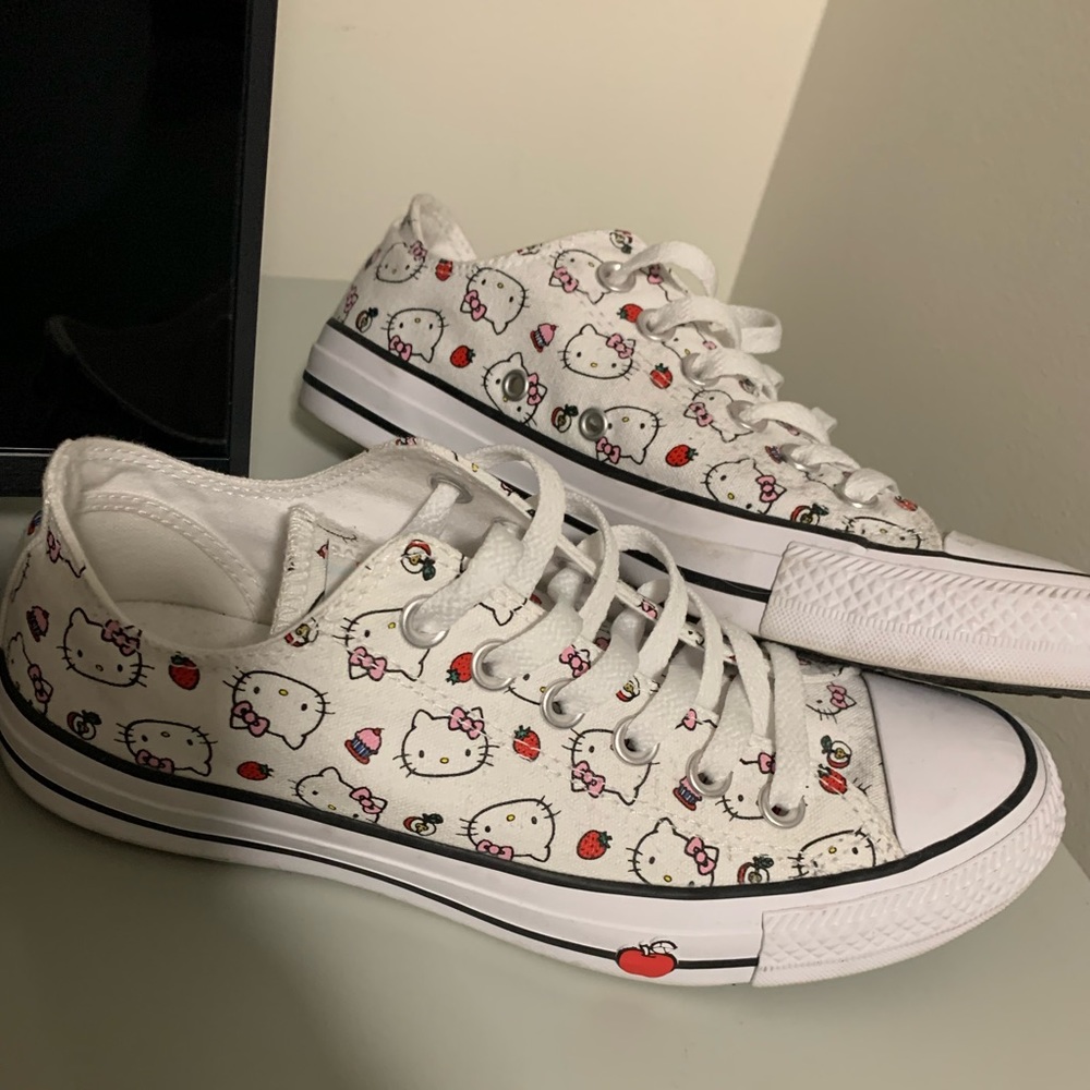 Hello Kitty Converse Size 7